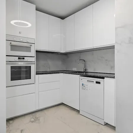 Fabulous 1 Bedroom Flat With Pool At The Golden Mile *