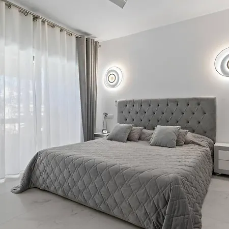 Apartment Fabulous 1 Bedroom Flat With Pool At The Golden Mile *