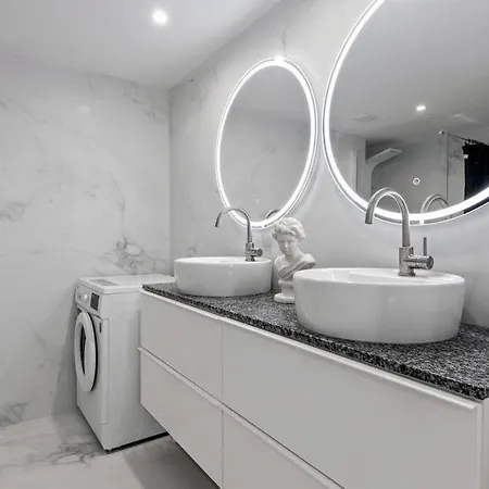 Fabulous 1 Bedroom Flat With Pool At The Golden Mile Apartment