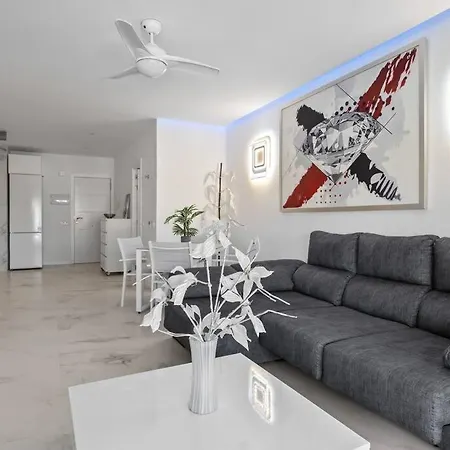 Apartment Fabulous 1 Bedroom Flat With Pool At The Golden Mile
